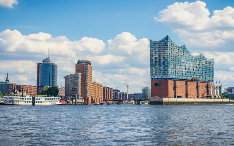 Hamburg mit Elbphilharmonie (Bus) 4
