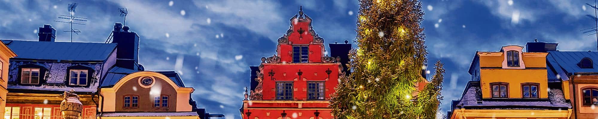 Gamelstadt in Stockholm mit Weihnachtsbaum am Abend