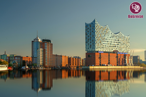 Hamburg mit Elbphilharmonie (Bus) 145